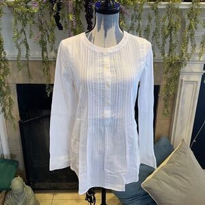 Vineyard Vines Women's 4 white pin tucked collarless long sleeve 1/2  button top